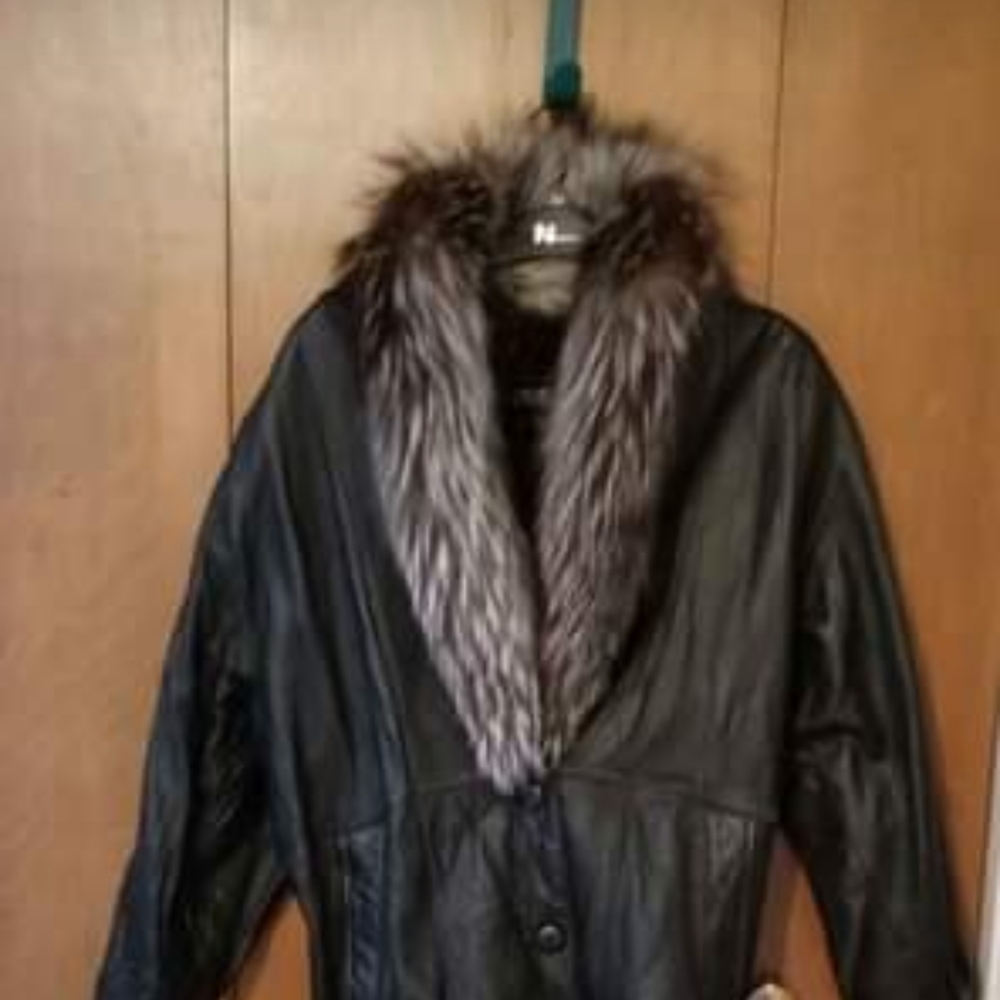 Outland Outfitters leather coat with fur trim size M